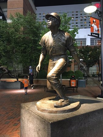 Frank Robinson Statue