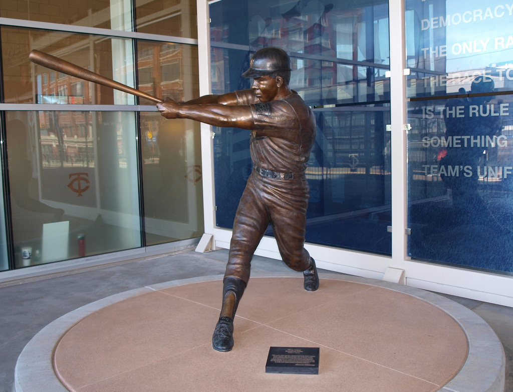 Tony Oliva Statue